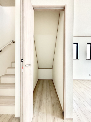 ���̑����ρ@���r���O���[�B�����Ɏ��[������ƕ����W�܂�LDK���X�b�L���Еt�������ł��ˁB  