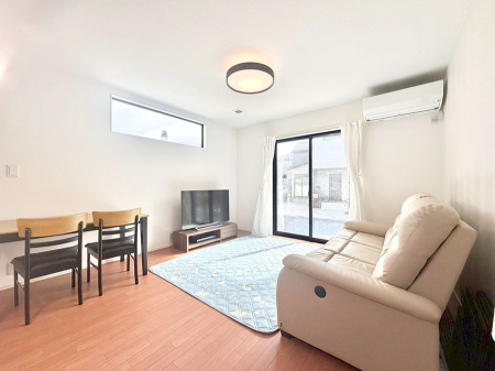 ���r���O�@���Ƒ��̓��₩�Șb�����ŕ�܂�閾�邢���r���O