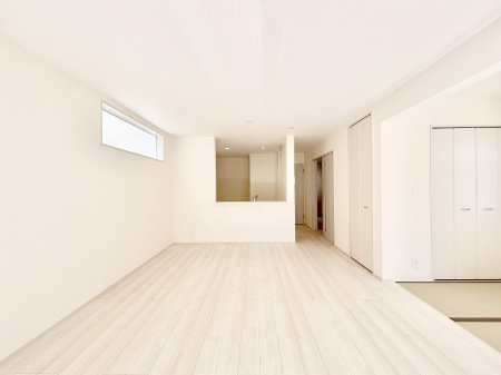 ���r���O�@���邢�z���������A�����̕��͋C�ɖ�������郊�r���O�E�_�C�j���O�B 