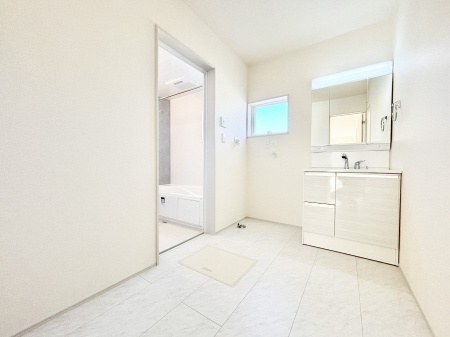 ���̑��@�L�X�Ƃ�Ƃ�̂��郉���h���[�X�y�[�X�B  