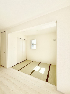 ���̑����ρ@���r���O�Ɨׂ荇���Ă���a���B�ق��ƈꑧ�ł���a�̋�Ԃ��Y�ꂸ�ɁB 