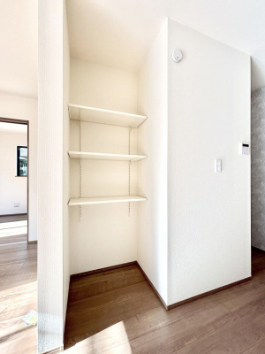 ���̑����ρ@���r���O���[�B�����Ɏ��[������ƕ����W�܂�LDK���X�b�L���Еt�������ł��ˁB  