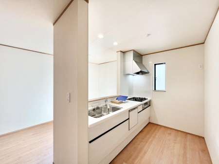 �L�b�`���@���������Ȃ���ł����Ƒ��Ƃ̉�b���y���߂�ΖʃL�b�`��