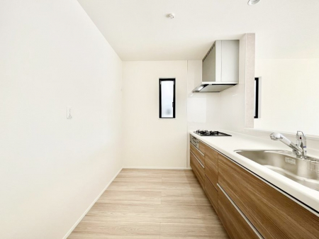 �L�b�`���@�u�₩�ȕ����ʂ蔲����L�b�`���B��������̂Ŗ��邭���C�ɂ��𗧂��܂��B