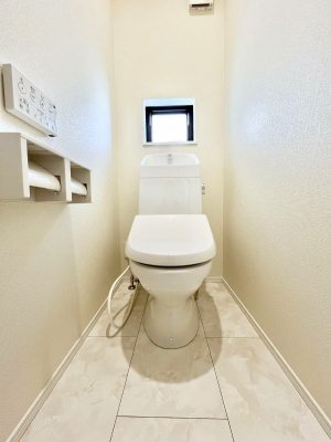 �g�C���@�g�C����1�K��2�K���ꂼ��ɔz�u����Ă��ĂƂĂ��֗��ł��B 