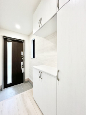 ���ց@�K���X�X���b�g�̓��������փh�A�������Ɍ���͂��Ă���܂�