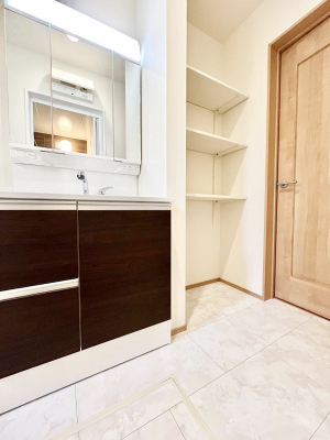 ���̑��@��Ƃ�̐��ʃX�y�[�X�Œ��̐g�x�x���X���[�Y��