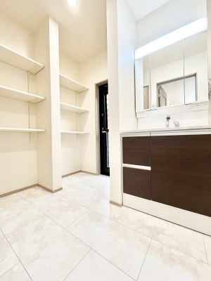 ���̑��@���l���X�ɂ�����^�I���ނ��܂ȂǃX�g�b�N�����[����̂ɕ֗��ł��B