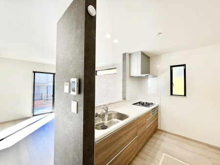 �L�b�`���@���������Ȃ���ł����Ƒ��Ƃ̉�b���y���߂�ΖʃL�b�`��