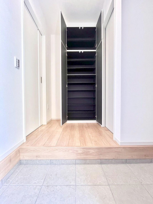 ���̑����ρ@�����Ղ���[�ł���V���[�Y�{�b�N�X�ŉƑ��S���̌C���A���ւ�������B  