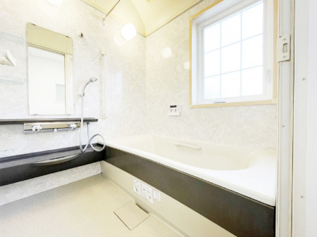 �����@����̔�������Ă���閾�邢�������̂���o�X���[��