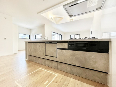 �L�b�`���@���������Ȃ���ł����Ƒ��Ƃ̉�b���y���߂�ΖʃL�b�`��