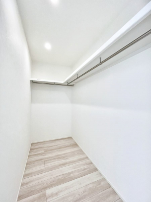 ̑@EH[NCN[[bgtŐԂLpł܂B