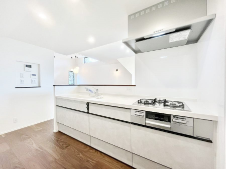 �L�b�`���@���r���O�ŗV�Ԃ��q�l�������Ȃ��炨�������ł���ΖʃL�b�`���B  