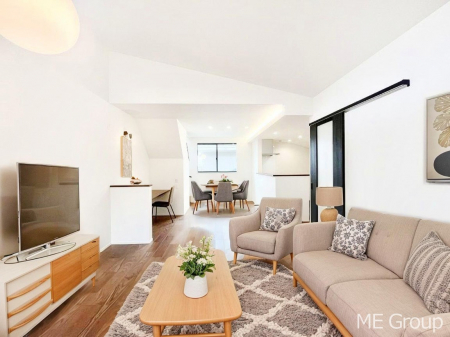 ���r���O�@�Ƒ��̘a�₩�ȉ�b���������Ă������B�J�����̂��郊�r���O�ł��B���Ƌ��CG�ł�  