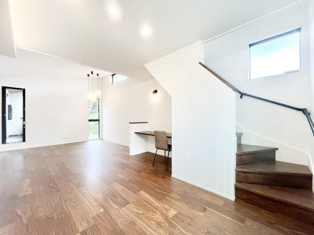 ���r���O�@�Ƒ��c���̎��Ԃ����������Ȃ��났�̃��r���O�_�C�j���O�B   