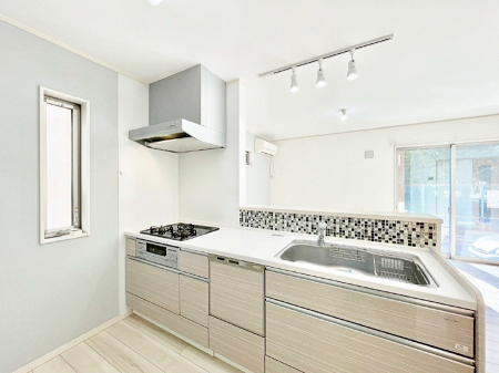 �L�b�`���@�J�E���^�[�z���ɂ��b�������Ȃ��疈���̂������������Ɗy����