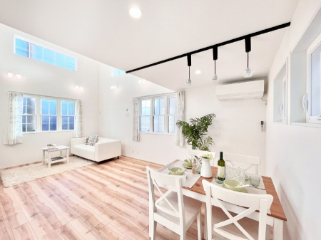 ���̑����ρ@�Ƒ��̏Ί炪���R�Ɛ��܂�Ă���A����ȕ��͋C�̃_�C�j���O�Ɏd�オ���Ă��܂� 