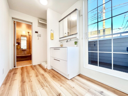 ���ʑ�E���ʏ��@��Ƃ�̐��ʃX�y�[�X�Œ��̐g�x�x���X���[�Y��