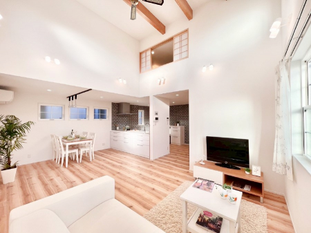 ���r���O�@��Ԃ����o����㕔�����������̗p���A���S�n�̗ǂ��ɂ�����������r���O  