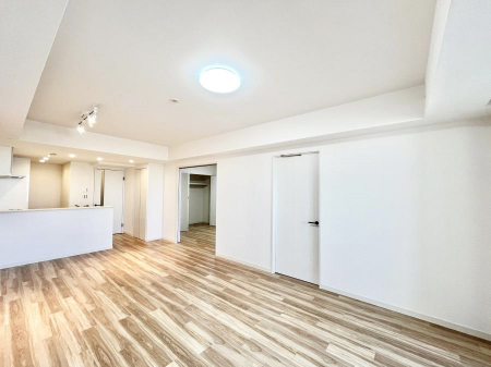 ���r���O�@�Ƒ��c���̎��Ԃ��[���������ȏ��g�[�t���̃��r���O�ł��B