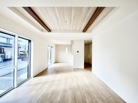 ���̑����ρ@�Ƒ��̏Ί炪���R�Ɛ��܂�Ă���A����ȕ��͋C�̃_�C�j���O�Ɏd�オ���Ă��܂� 