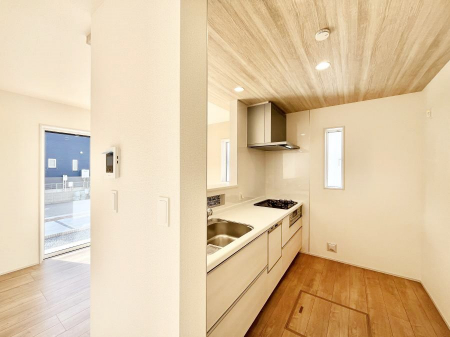 �L�b�`���@���������Ȃ���ł����Ƒ��Ƃ̉�b���y���߂�ΖʃL�b�`��