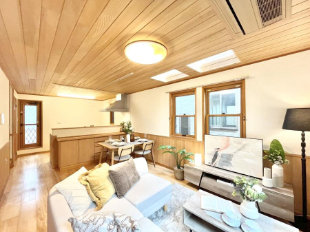 ̑ρ@Ƒ̏Ί炪RƐ܂ĂAȕ͋C̃_CjOɎdオĂ܂ 