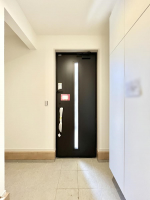 ���ց@�K���X�X���b�g�̓��������փh�A�������Ɍ���͂��Ă���܂�