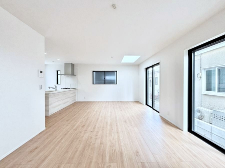 ���̑����ρ@�Ƒ��̏Ί炪���R�Ɛ��܂�Ă���A����ȕ��͋C�̃_�C�j���O�Ɏd�オ���Ă��܂��B