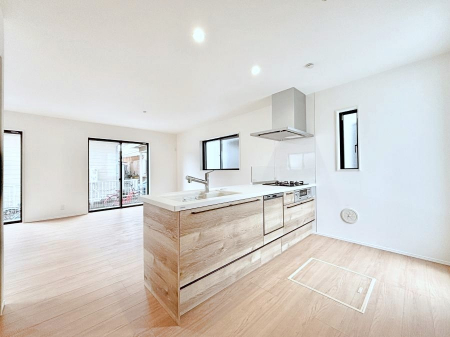 �L�b�`���@���r���O�ŗV�Ԃ��q�l�������Ȃ��炨�������ł���ΖʃL�b�`���B  