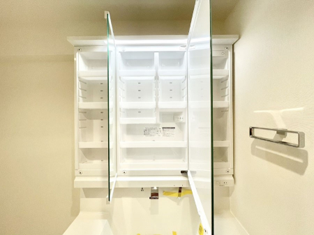 ���̑����ρ@�O�ʋ��̗��ɁA���ϕi��q���p�i�Ȃǂ����[�\�B���ʑ����������ƕۂ��܂��I