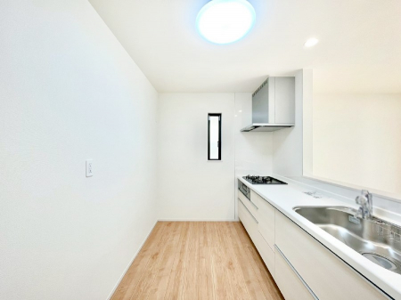 �L�b�`���@�u�₩�ȕ����ʂ蔲����L�b�`���B��������̂Ŗ��邭���C�ɂ��𗧂��܂��B