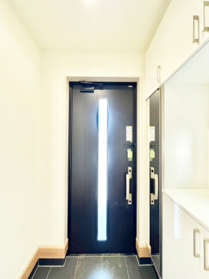 ���ց@���փh�A�ɃX���b�h���C���������Ă���̂Ō��̉��o�����Ă���܂�