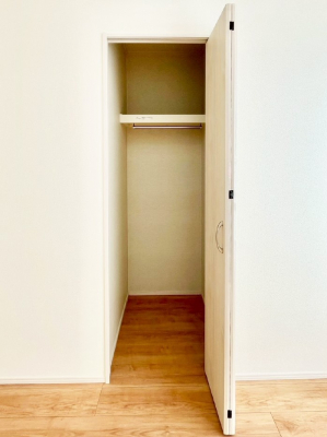 ���[�@��������ߗނ�ו��Ȃǂ̎��[�ɕ֗��ȃN���[�[�b�g�t���ł��B