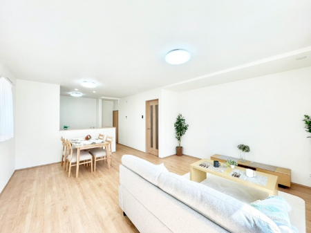 ���̑����ρ@���Ƒ������R�ƏW�܂�A���₩�ȏ΂����ŕ�܂��e���̋�ԂɂȂ肻���ł���