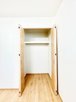 ���[�@��������ߗނ�ו��Ȃǂ̎��[�ɕ֗��ȃN���[�[�b�g�t���ł��B