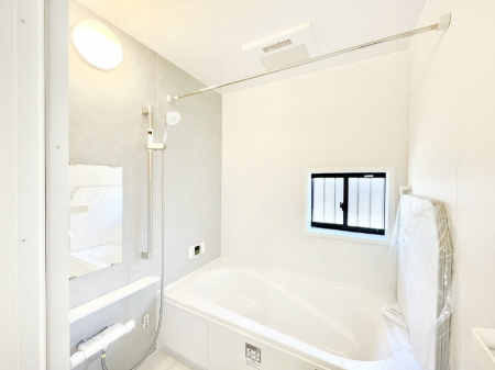 �����@�����������F�����̕ǖʁA������������芰����o�X���[���B