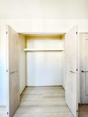 ���[�@��������ߗނ�ו��Ȃǂ̎��[�ɕ֗��ȃN���[�[�b�g�t���ł��B