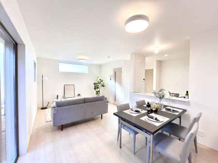 ���r���O�@���Ƒ��̓��₩�Șb�����ŕ�܂�閾�邢���r���O