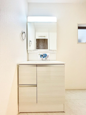 ���ʑ�E���ʏ��@�O�ʋ��̗��ɁA���ϕi��q���p�i�Ȃǂ����[�\�B���ʑ����������ƕۂ��܂��I