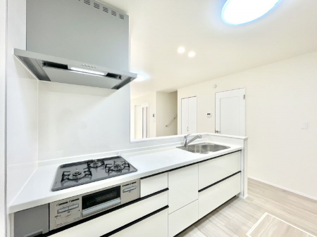 �L�b�`���@���������Ȃ���ł����Ƒ��Ƃ̉�b���y���߂�ΖʃL�b�`��