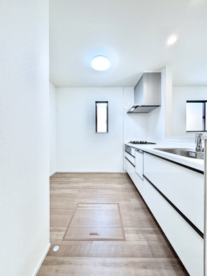 �L�b�`���@�u�₩�ȕ����ʂ蔲����L�b�`���B��������̂Ŗ��邭���C�ɂ��𗧂��܂��B