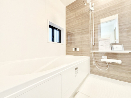 �����@���������̂���_�[�N�J���[����ɂ����o�X���[����1���̔������t���b�V���I