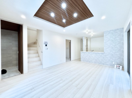 rO@u܁vuvƑƂ̃R~jP[V[܂郊rOCKiB 