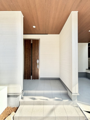 ց@؂ȉƑAqo}錺ցB֑O͉tŉJ~ĂĂGɂłB 