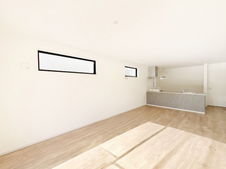 ���r���O�@���邢�z���������A�����̕��͋C�ɖ�������郊�r���O�E�_�C�j���O�B 