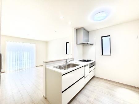 �L�b�`���@���Ƒ��̉�b�e�ޑΖʃL�b�`���B���������̃p�p�}�}�����Ƒ��Ɖ߂������Ԃ����������I