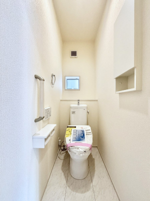 �g�C���@�g�C����1�K��2�K���ꂼ��ɔz�u����Ă��ĂƂĂ��֗��ł��B 