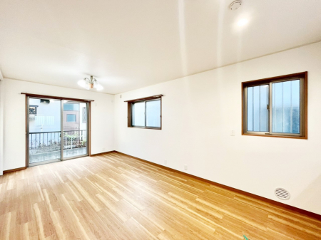 ���r���O�@�傫�ȑ����炽���Ղ�̗z���ƕ����������郊�r���O